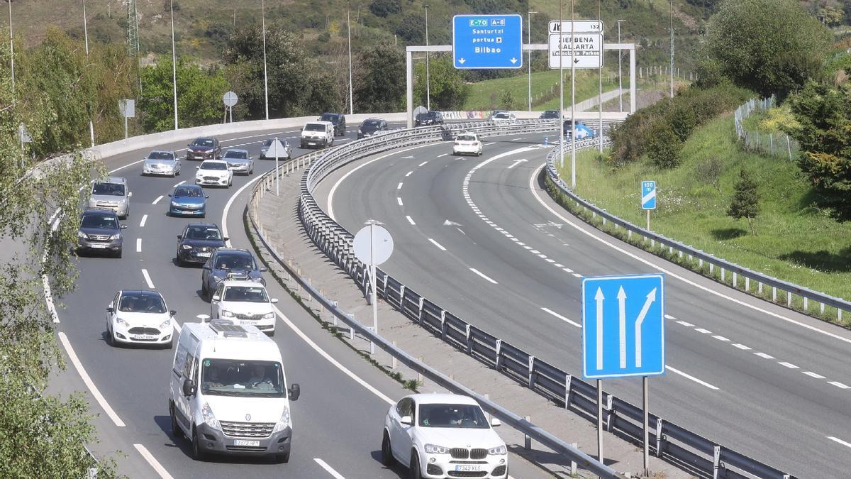 Ertzaintza y policías locales refuerzan los controles de alcohol y drogas durante este puente