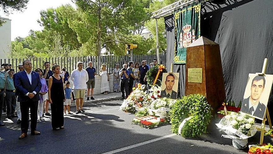 Homenaje a Salvá y Sáenz de Tejada en Calvià. | FOTO: EFE