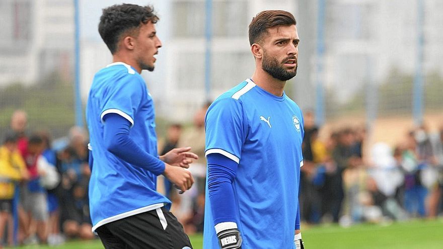 Antonio Sivera, durante un entrenamiento con el Deportivo Alavés.