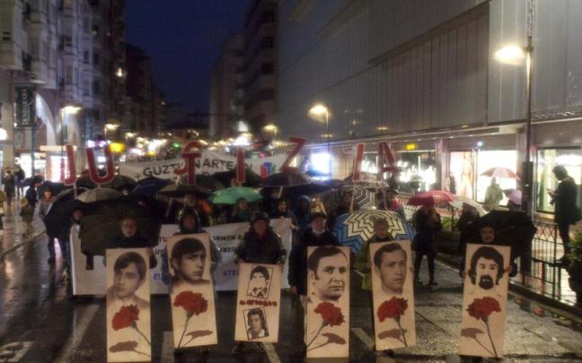 Manifestación con motivo del 3 de Marzo del pasado año en la calle La Paz de Gasteiz Manifestación con motivo del 3 de Marzo del pasado año en la calle La Paz de Gasteiz