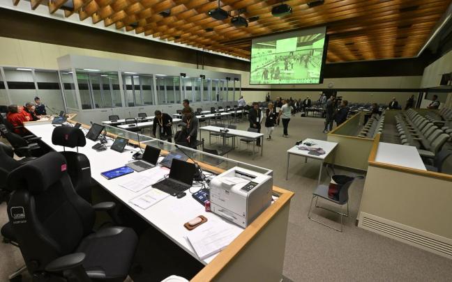 Vista de la sala de audiencias establecida para la audiencia preliminar del juicio por atentados terroristas de marzo de 2016 en el antiguo cuartel general de la OTAN en Bruselas. Vista de la sala de audiencias establecida para la audiencia preliminar del juicio por atentados terroristas de marzo de 2016 en el antiguo cuartel general de la OTAN en Bruselas.