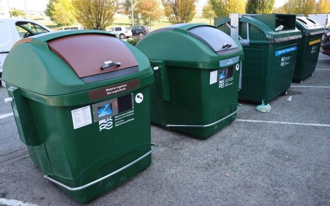 Contenedores de apertura con tarjeta electrónica en Sarriguren.