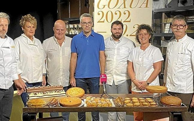 Pasteleros de Tolosa e Iparralde ayer en la presentaci&oacute;n. | FOTO: M.S.S.