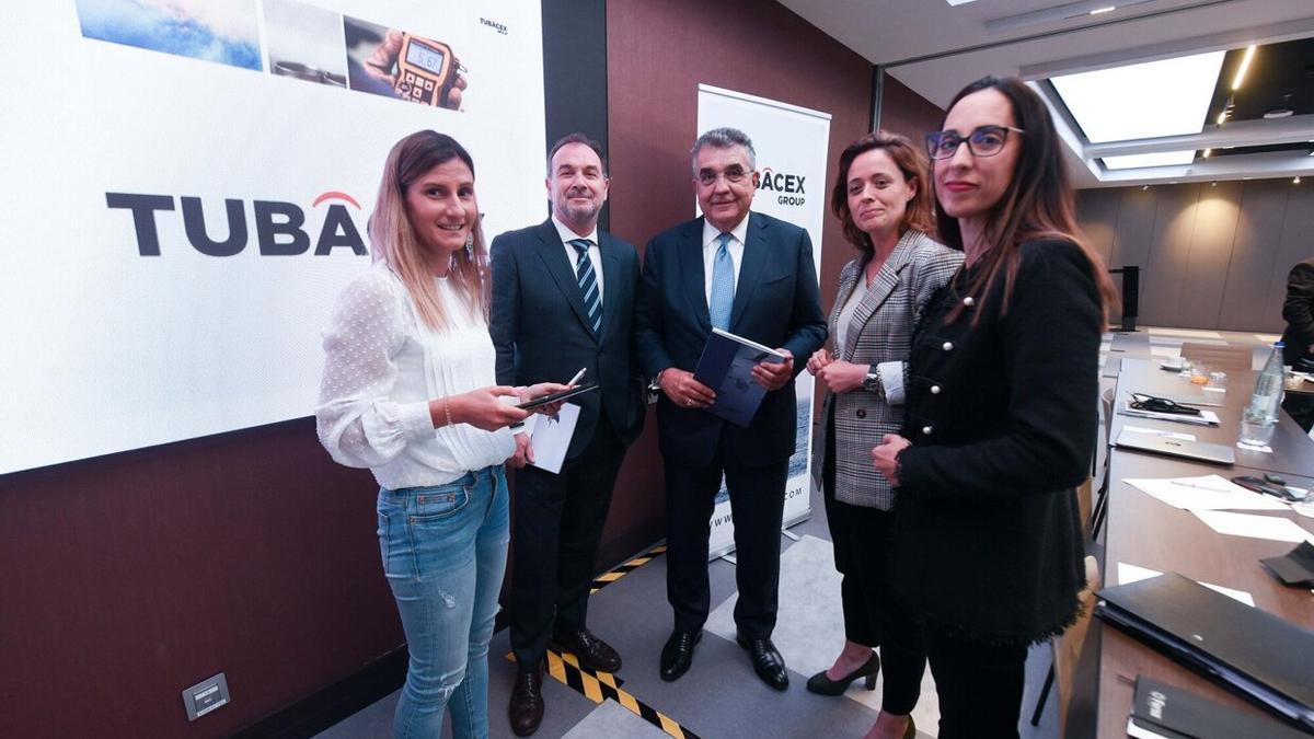 El presidente de Tubacex Francisco Javier Garcia, y el consejero delegado Jesus Esmoris.