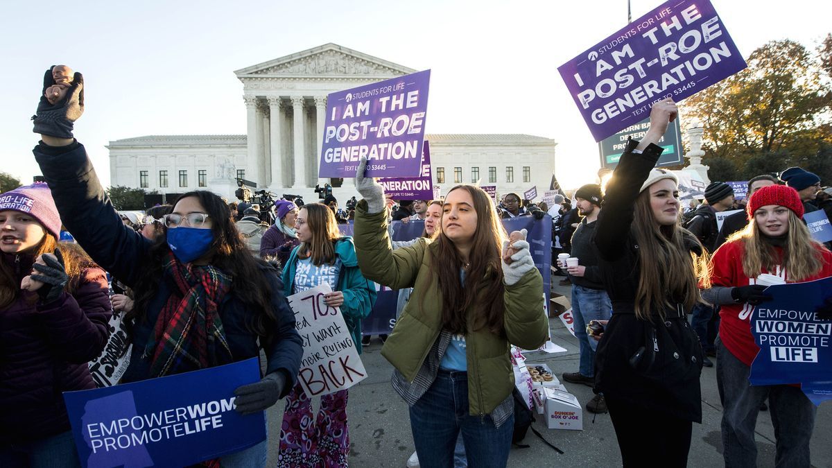 Protestantes fuera de la Corte Suprema de EEUU por el caso de Dobbs vs Jackson Women’s Health Organization por el derecho al aborto.