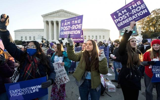 Protestantes fuera de la Corte Suprema de EEUU por el caso de Dobbs vs Jackson Women’s Health Organization por el derecho al aborto.