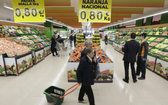 Imagen de archivo de un supermercado Mercadona Imagen de archivo de un supermercado Mercadona