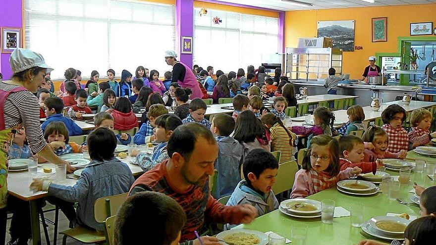 Escolares de Infantil y Primaria en una escuela del norte de Navarra.