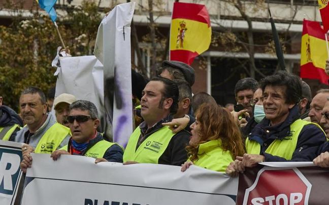 El presidente de la Plataforma para la Defensa del Transporte, Manuel Hernández, durante la movilización de marzo de 2022.