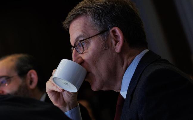 Alberto Núñez Feijóo, ayer martes durante la conferencia del presidente de la Xunta, Alfonso Rueda.