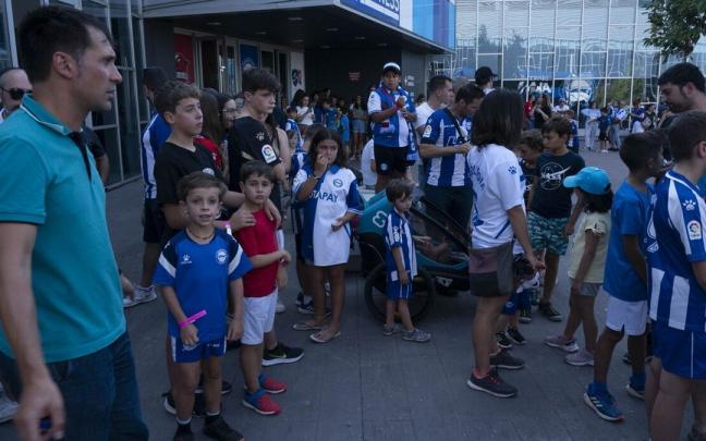 La afición albiazul se movilizó días atrás en el Bakh en el encuentro con los jugadores La afición albiazul se movilizó días atrás en el Bakh en el encuentro con los jugadores