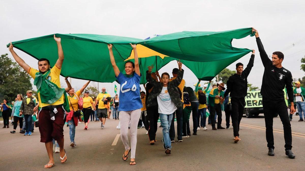 Los partidarios de Bolsonaro salieron a la calle tras conocer la victoria de Lula y reclaman que se anule el resultado electoral.