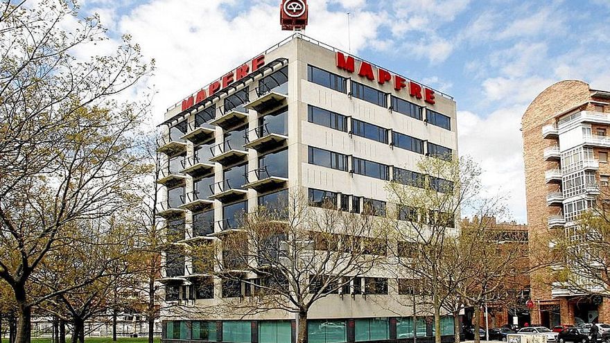 Imagen de archivo del edificio Mapfre junto al parque de Yamaguchi.