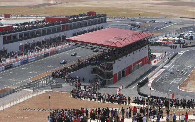 Público asistente a la inauguración del Circuito de Navarra en 2010. Público asistente a la inauguración del Circuito de Navarra en 2010.