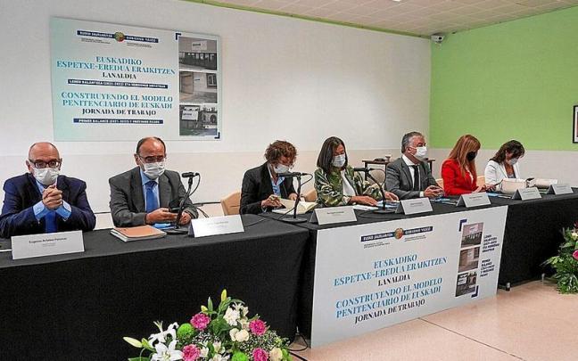 La cárcel de Zaballa acogió la jornada de trabajo ‘Construyendo el modelo penitenciario de Euskadi’, por el primer aniversario del traspaso de prisiones. | FOTO: JORGE MUÑOZ La cárcel de Zaballa acogió la jornada de trabajo ‘Construyendo el modelo penitenciario de Euskadi’, por el primer aniversario del traspaso de prisiones. | FOTO: JORGE MUÑOZ