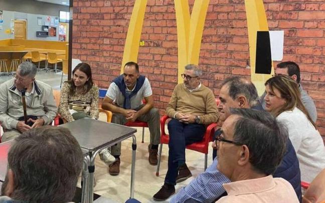 La cúpula de Ciudadanos en Alicante, reunida en un McDonald's.
