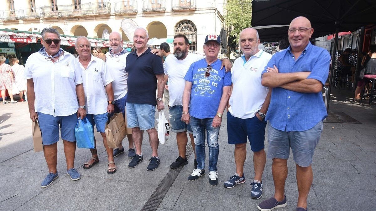 Entre ellos, quienes inventaron el 'kalimotxo' hace justo medio siglo: 'Tintxu' Martínez, Javi Basauri, Antón Gondra, Miguel Ángel Roggero, Mikel Uriarte, Ramón, 'Katilu' y 'Jesulín'.