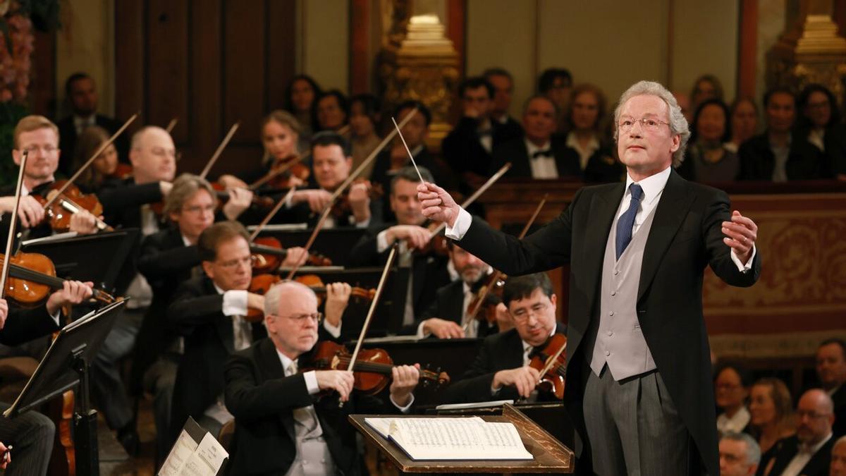 El director austr&iacute;aco Franz Welser-M&ouml;st, durante el Concierto de A&ntilde;o Nuevo de 2023
