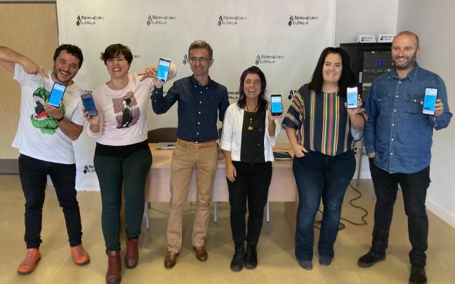 &lsquo;Eingule&rsquo; ekimenean parte hartzen duten Bermeoko lau ikastetxeetako ordezkariak eta Udaleko Euskera arduradunak.