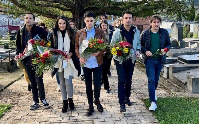 participó en un homenaje en Derio al fundador de las Juventudes Socialistas, Tomás Meabe. participó en un homenaje en Derio al fundador de las Juventudes Socialistas, Tomás Meabe.