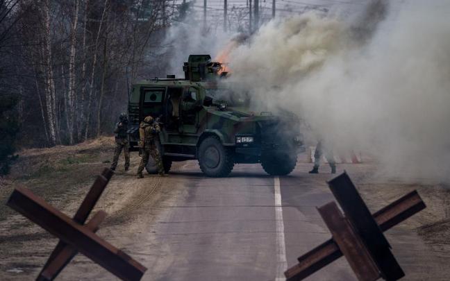 Soldados ucranianos, cerca de la frontera con Bielorrusia. Soldados ucranianos, cerca de la frontera con Bielorrusia.