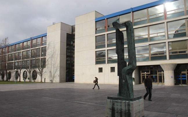 Uno de los edificios de la UPNA