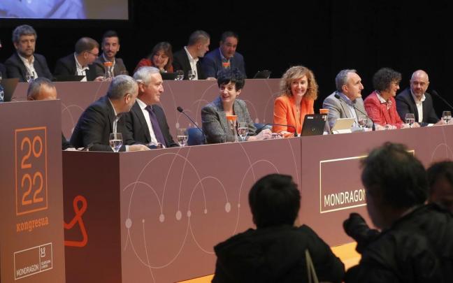 El consejo del Grupo Mondragon se reunió ayer en Donostia.