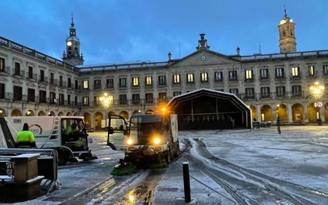 En im&aacute;genes: Los vitorianos disfrutan (y sufren) con la nieve