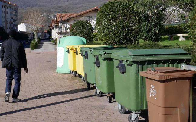 Uno de los 17 contenedores marrones que se han instalado en Irurtzun. Uno de los 17 contenedores marrones que se han instalado en Irurtzun.