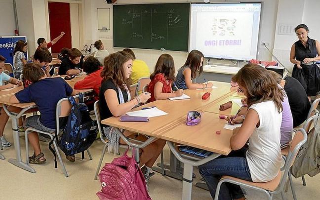 Mañana más de 360.000 estudiantes se incorporarán a las aulas en Euskadi ya sin mascarilla ni grupos burbuja. Mañana más de 360.000 estudiantes se incorporarán a las aulas en Euskadi ya sin mascarilla ni grupos burbuja.