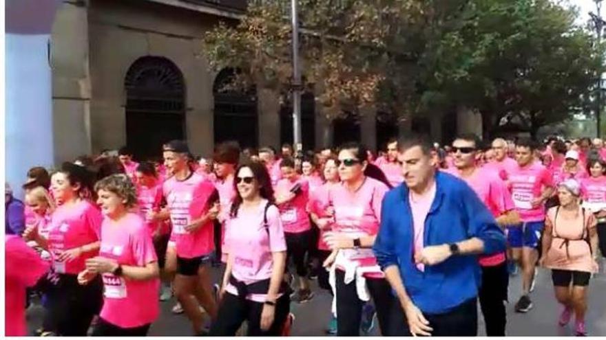 Inicio de la carrera solidaria contra el cáncer de mama