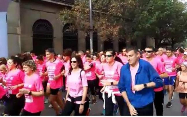 Inicio de la carrera solidaria contra el cáncer de mama