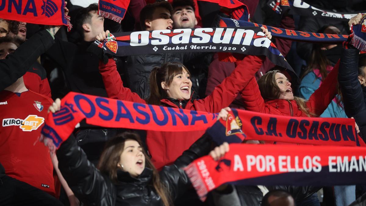 Aficionados en el último Osasuna-Real Madrid