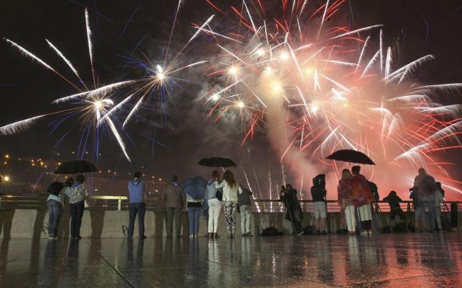 Imagen de un espectáculo pirotécnico de la desaparecida Astondoa en Bilbao