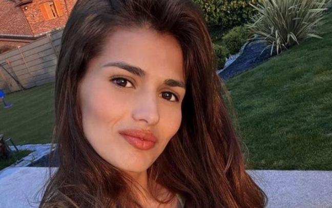 Sara S&aacute;lamo publica en su cuenta de Instagram un selfie en el jard&iacute;n de una vivienda