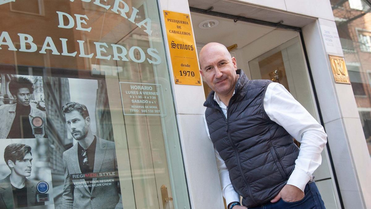 Peluquero de la calle Ricardo Buesa de Vitoria.