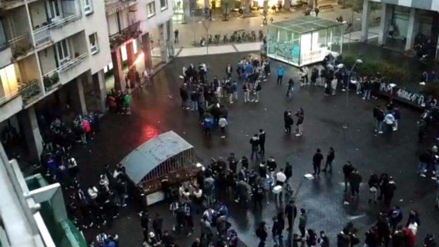 Lanzamiento de bengalas en la plaza
