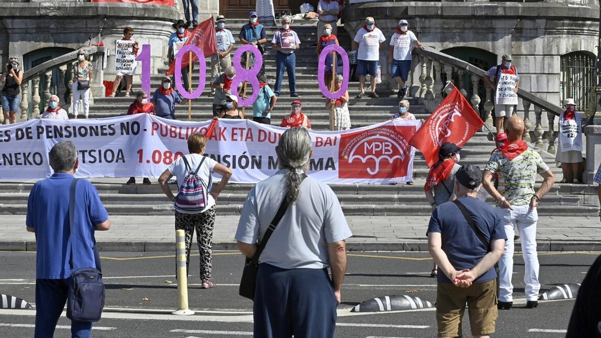 Los pensionistas que se manifiestan en Bilbao han utilizado IPL para sus reivindicaciones.