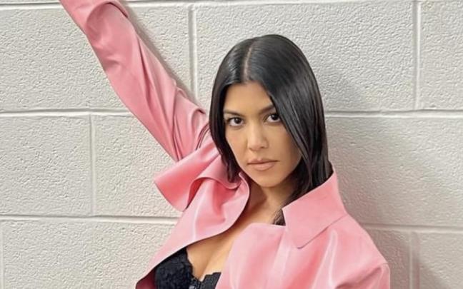 Kourtney Kardashian posa en su Instagram.