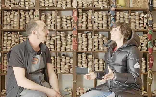 Anne Etchegoyen guía el documental ‘Ainarak’. | FOTO: N.G.