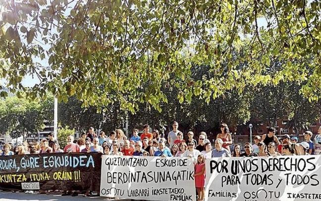 En paralelo a la reunión tuvo lugar una concentración.