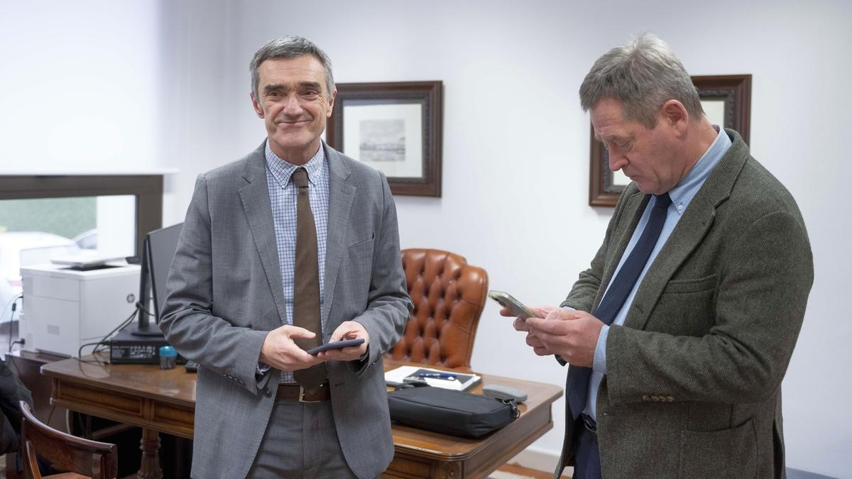 El secretario general de Transición Social y Agenda 2030, Jonan Fernández, y el portavoz del Gobierno vasco, Bingen Zupiria, ayer tras el Consejo de Gobierno.