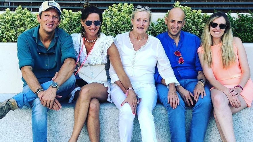 Marianne Sandberg junto a sus hijos Joaquín, Alejandra, Federico y Andrea Prat.