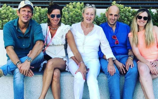 Marianne Sandberg junto a sus hijos Joaquín, Alejandra, Federico y Andrea Prat.