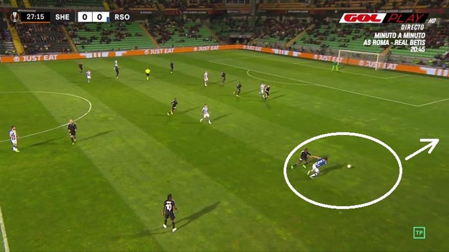 Aunque sí se generó peligro aprovechando el gran punto débil que el 3-4-3 txuri-urdin generaba en las marcas individuales del Sheriff: obligaba a un delantero como Akanbi a cerrar a Sola en posición de lateral izquierdo.