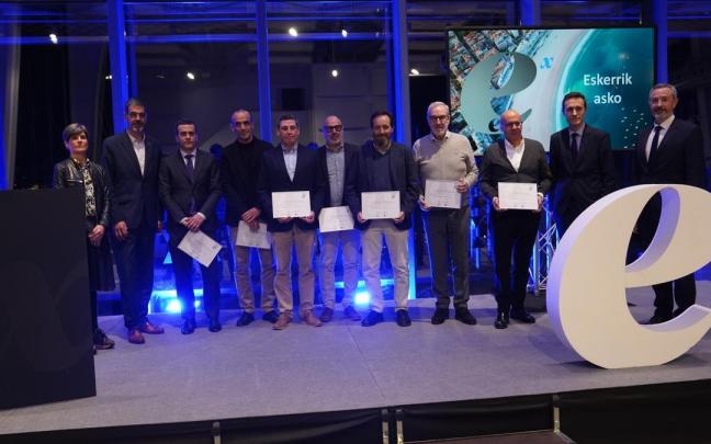 Los premiados, este pasado jueves, junto con el alcalde, Eneko Goia, y la directora de Donostia Turismo, Isabel Aguirrezabala Los premiados, este pasado jueves, junto con el alcalde, Eneko Goia, y la directora de Donostia Turismo, Isabel Aguirrezabala