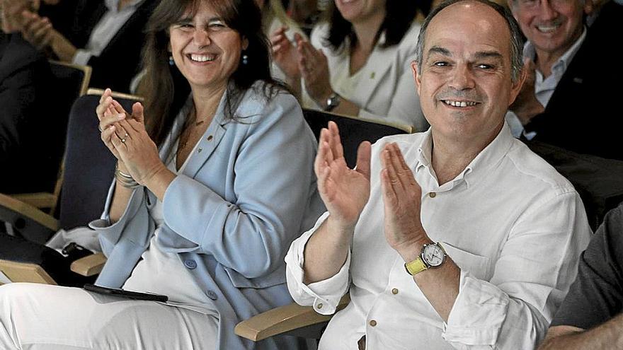 Laura Borràs y Jordi Turull, codo con codo en el Consell Nacional que JxCat celebró ayer en Vic. | FOTO: EFE