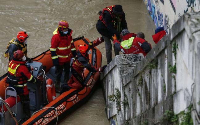 Servicios de emergencias de Italia en una imagen de archivo. Servicios de emergencias de Italia en una imagen de archivo.
