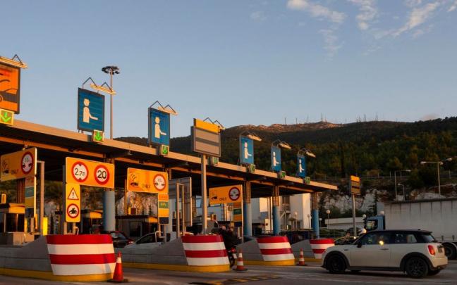 Los peajes suponen un gasto adicional para cualquier viaje. Los peajes suponen un gasto adicional para cualquier viaje.