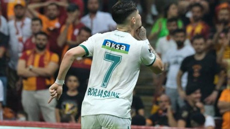 Borja Sainz no se cortó en mandar callar a la grada del Galatasaray tras su gol